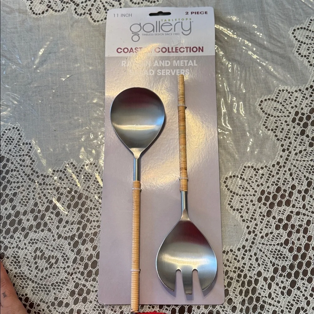 bnwt NATURAL RATTAN HANDLED SALAD SERVERS